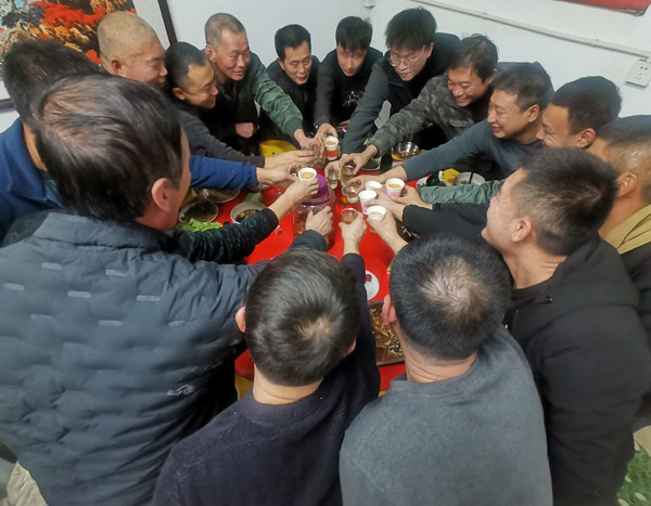 《感恩有你，“職”迎新生——北京型材拉彎廠感恩節(jié)特別聚餐》