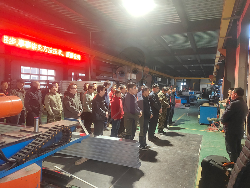 北京型材拉彎廠聚焦安全創(chuàng)新，助力團(tuán)隊(duì)成長.png