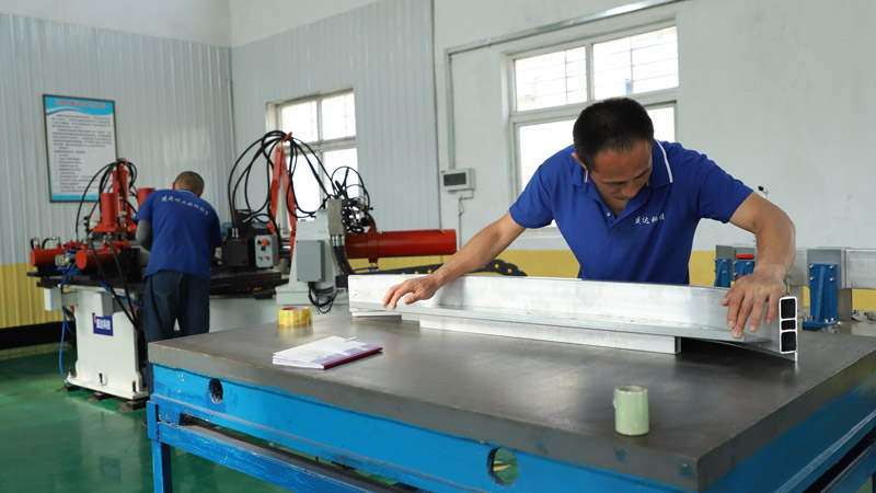 北京拉彎加工廠提供優(yōu)化軌道車輛車體端梁拉彎成形工藝