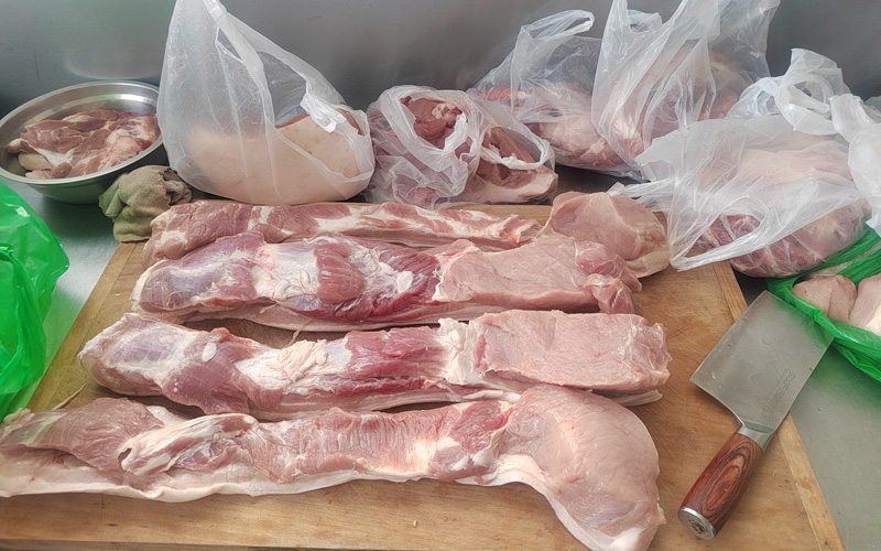 盛達(dá)偉業(yè)北京型材拉彎廠冬季關(guān)懷:發(fā)放勞動(dòng)保護(hù)用品與組織聚餐活動(dòng)的雙重溫暖 盛達(dá)偉業(yè)北京型材拉彎廠冬季關(guān)懷:發(fā)放勞動(dòng)保護(hù)用品與組織聚餐活動(dòng)的雙重溫暖