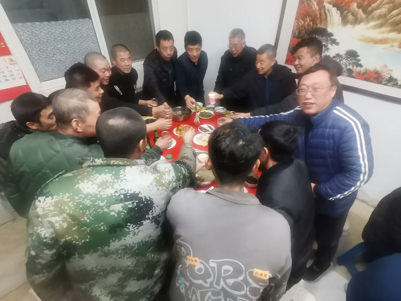 北京型材拉彎廠感恩在嚴(yán)寒中堅(jiān)守崗位的勞動(dòng)者們 北京型材拉彎廠感恩在嚴(yán)寒中堅(jiān)守崗位的勞動(dòng)者們